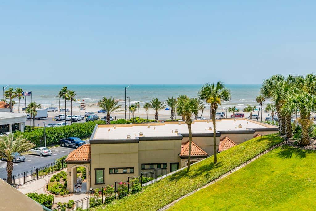 Gone Gulfin' - Gulf-Front Resort, Pool & Hot Tub