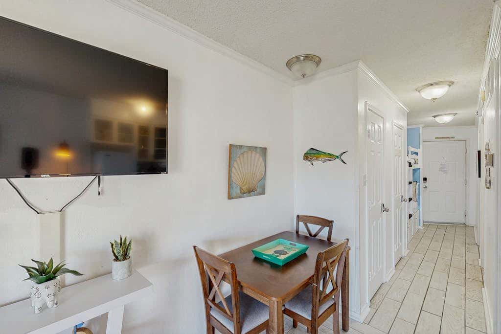 Seawall Treasure - Heated Pool & Private Balcony
