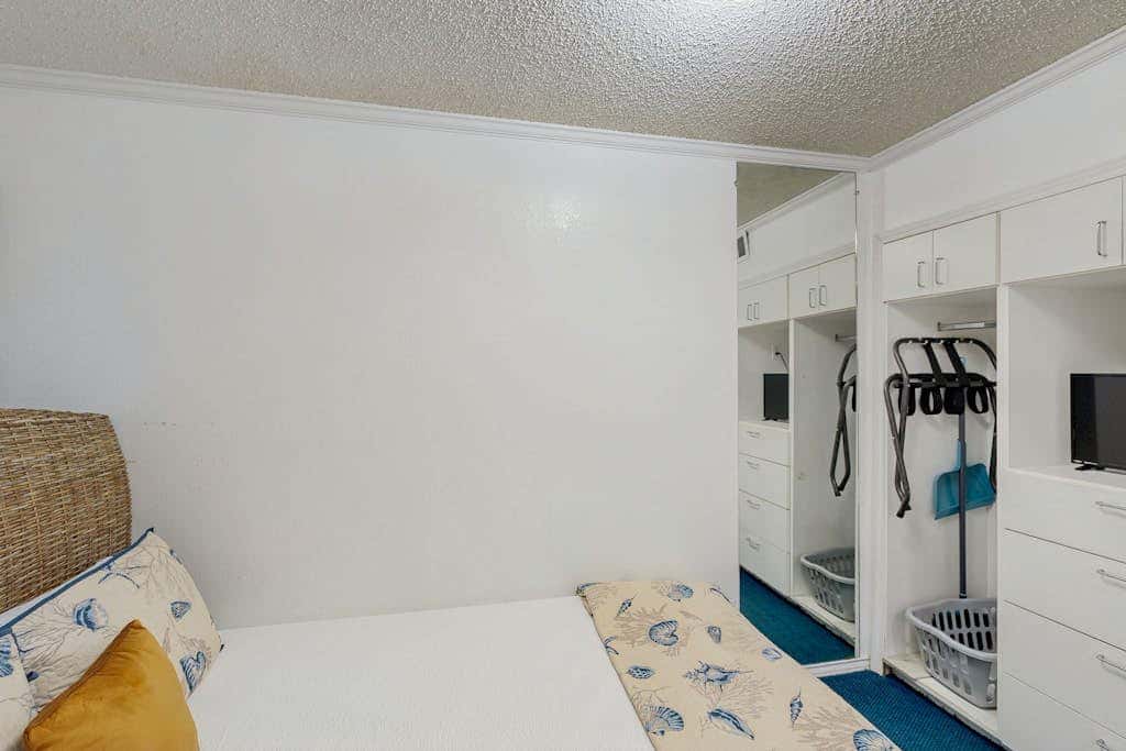 Seawall Treasure - Heated Pool & Private Balcony