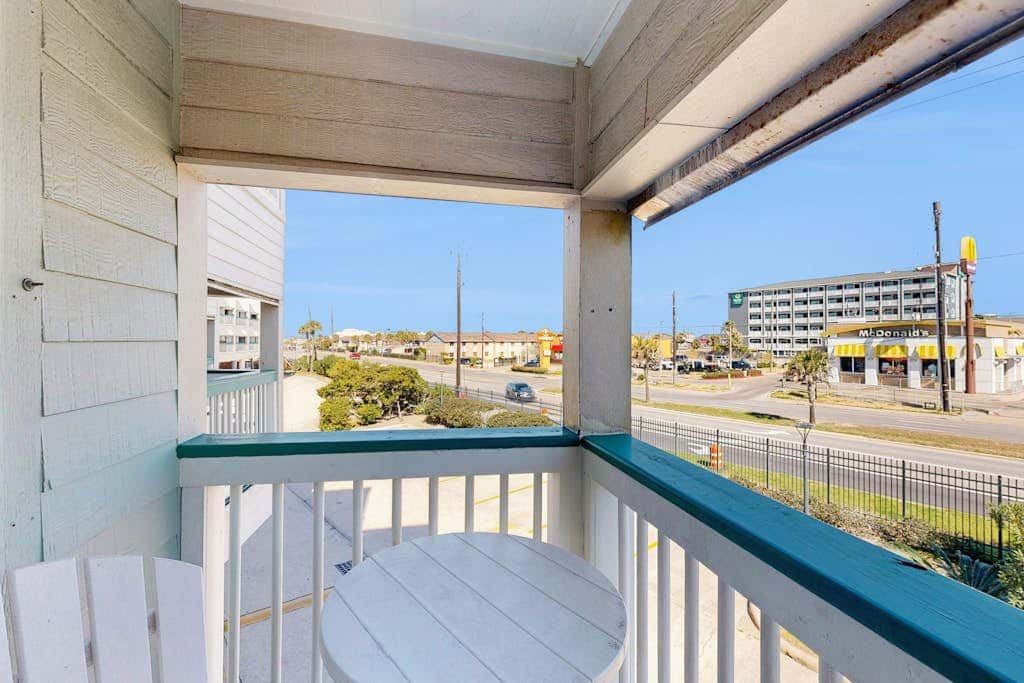 Seawall Treasure - Heated Pool & Private Balcony