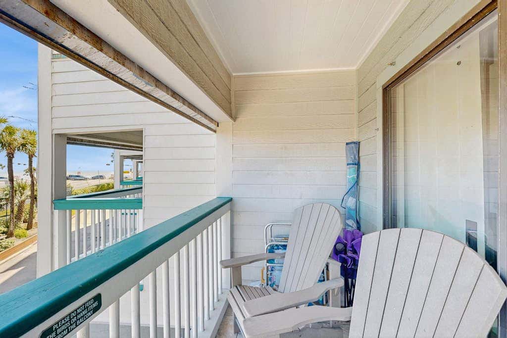 Seawall Treasure - Heated Pool & Private Balcony