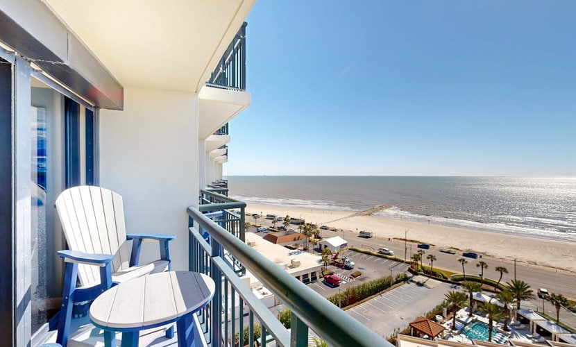 San Luis Resort Condo with ocean view, balconies, shared hot tub & pool, WIFI