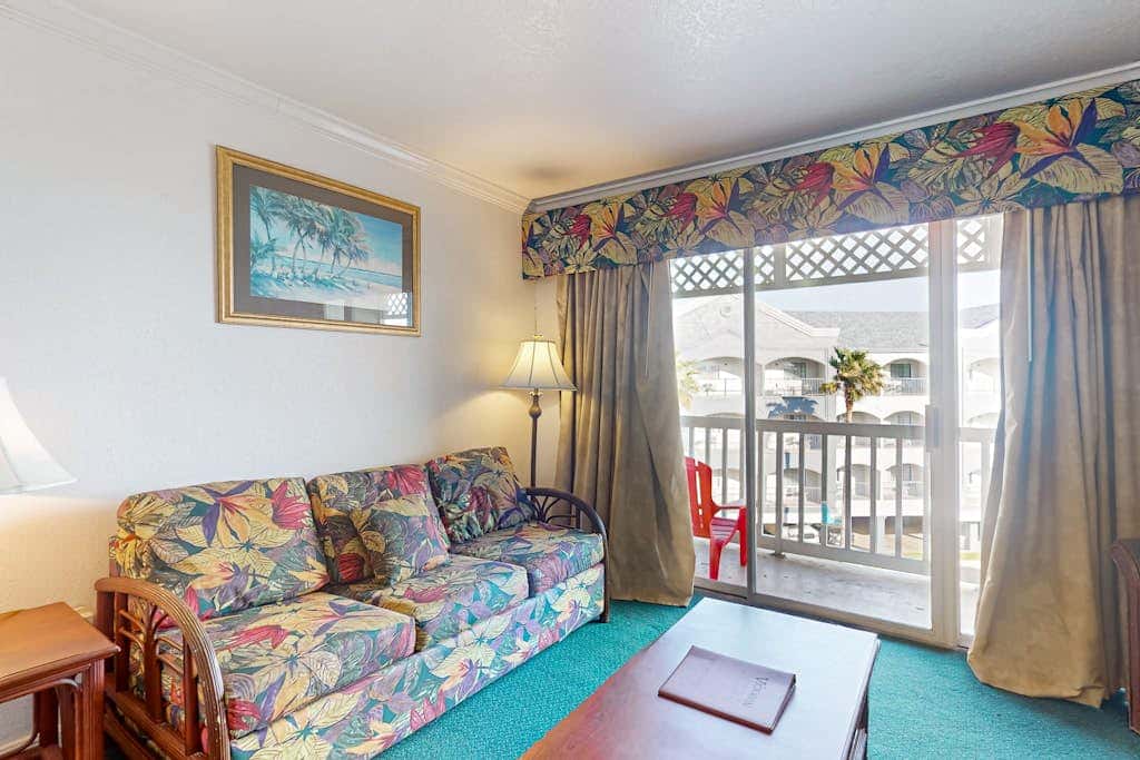 Victorian Condos - Back to the Beach
