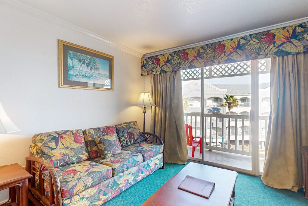 Victorian Condos - Back to the Beach