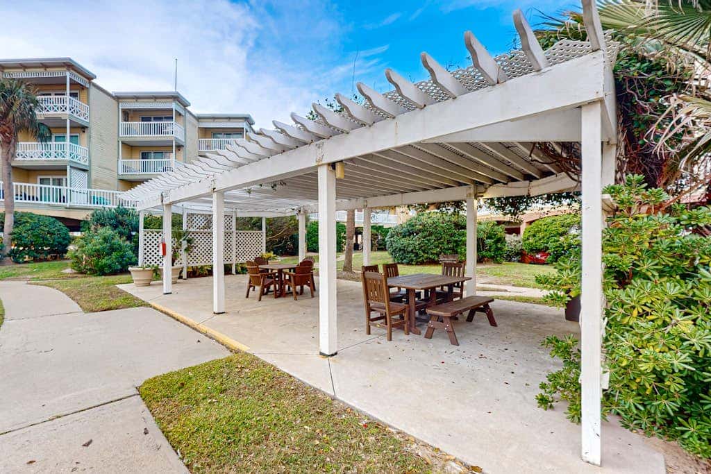 Victorian Condos - Back to the Beach