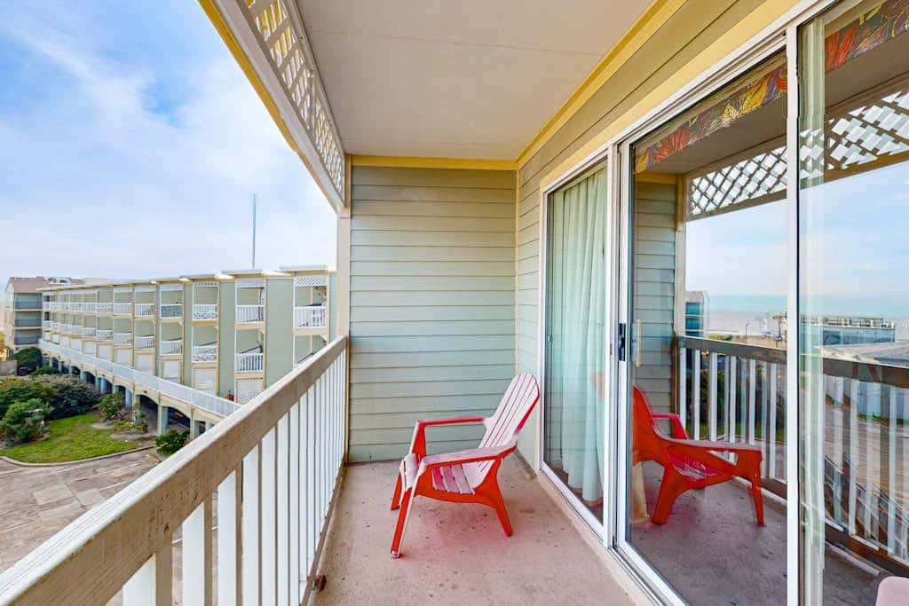 Victorian Condos - Back to the Beach