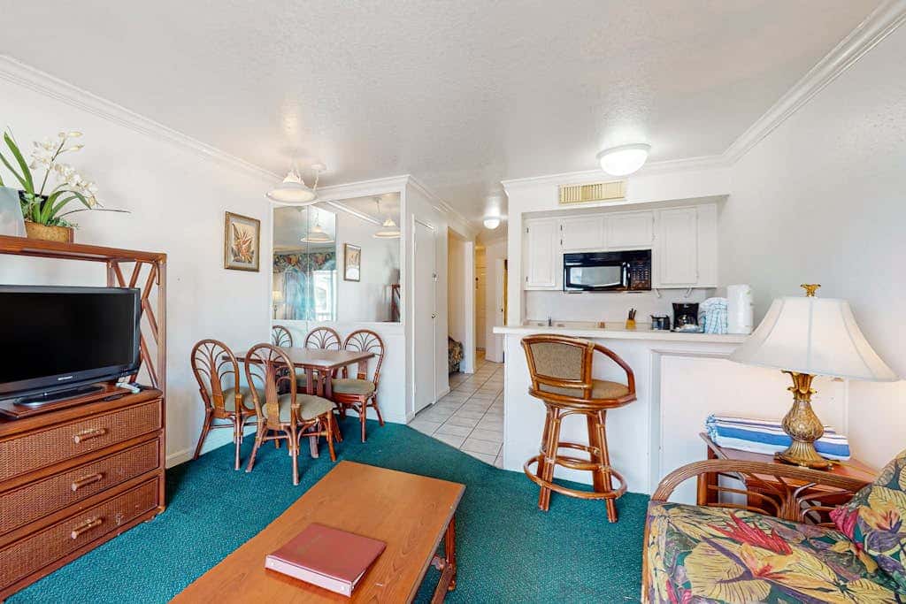 Victorian Condos - Back to the Beach