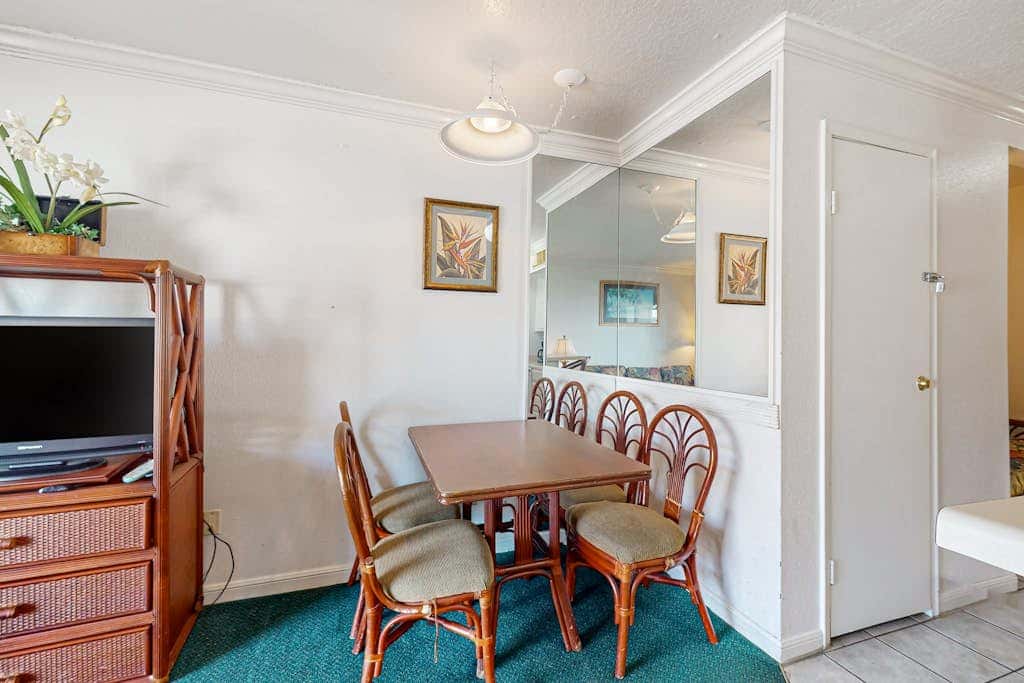 Victorian Condos - Back to the Beach