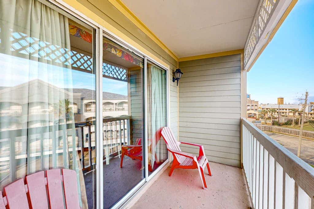 Victorian Condos - Back to the Beach