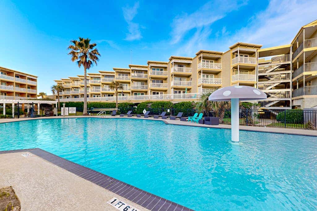 Victorian Condos - Back to the Beach