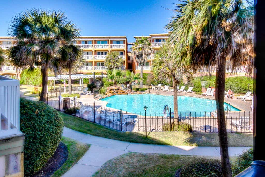 Victorian Condos - Back to the Beach