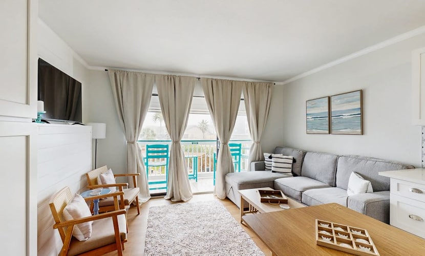 Centrally located, cozy condo with shared pool & hot tub - steps to sand