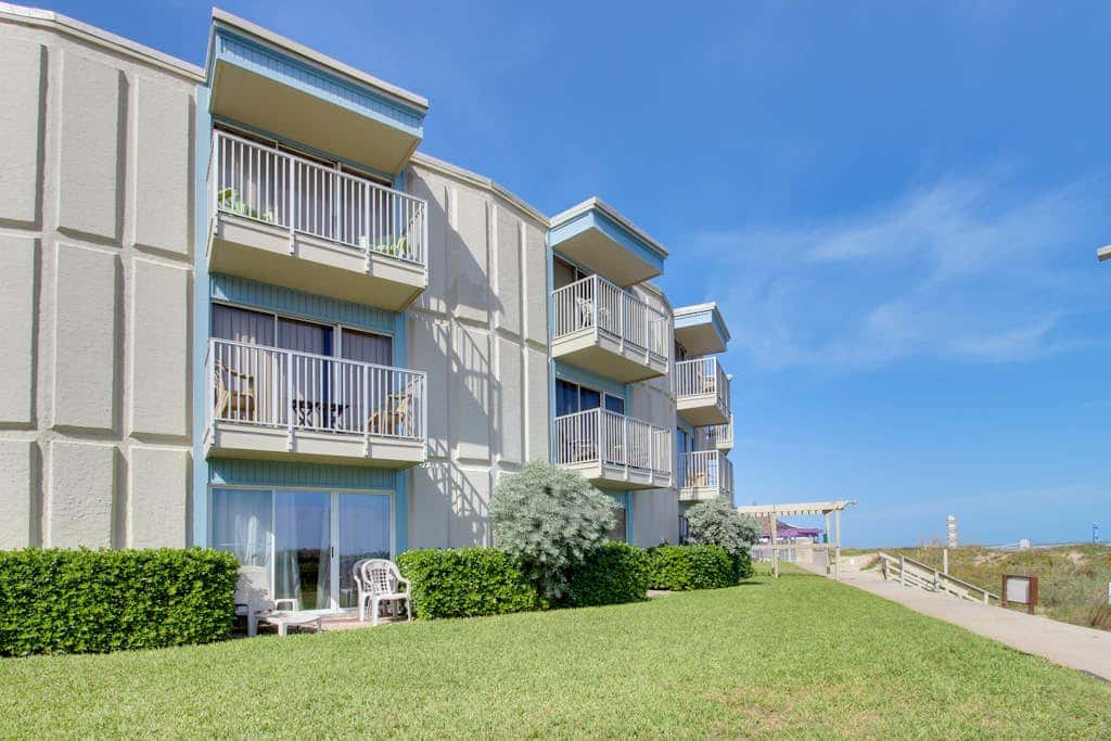 La Internacional Condominiums #202