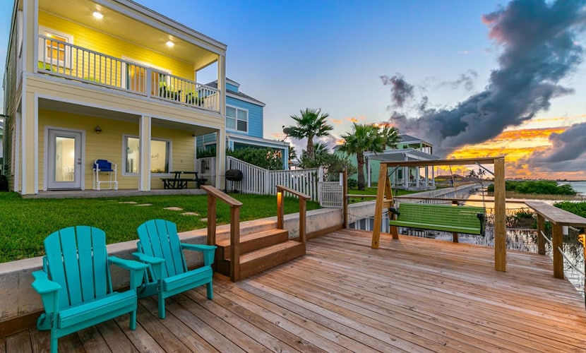 Bayfront Home with Shared Pool, Dock, Balcony, Playground and Washer/Dryer