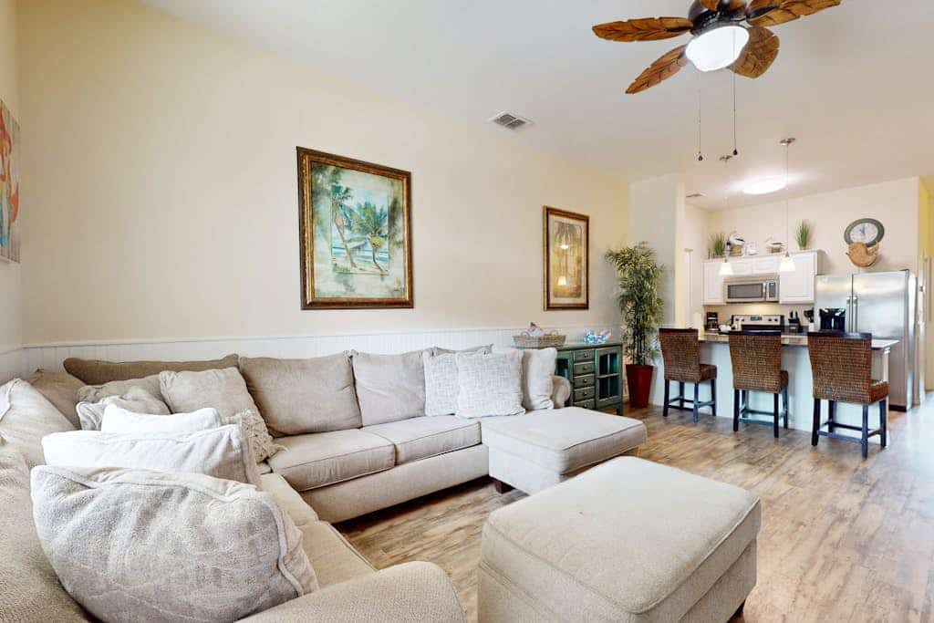 Leeward Manor - Heated Pool, Steps to the Beach