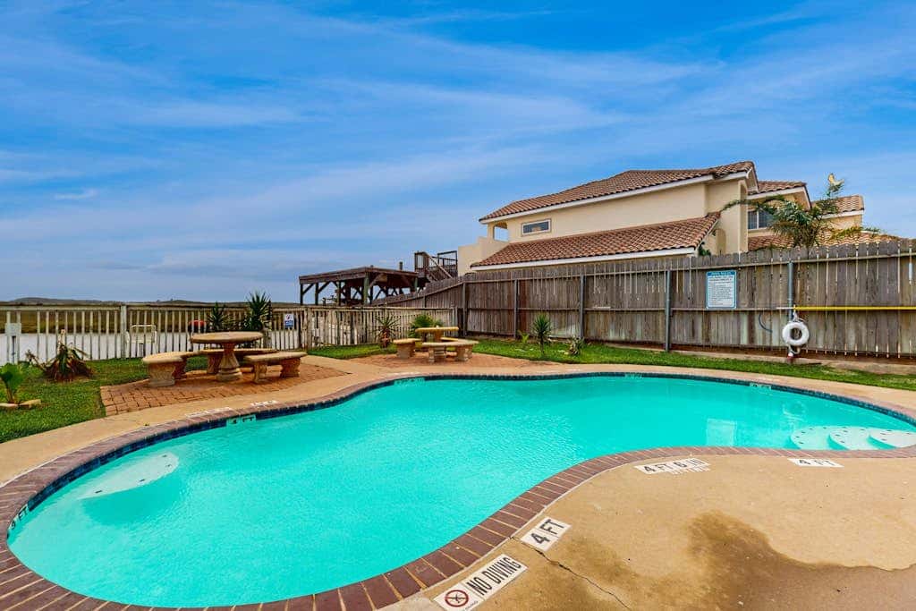 Quaint Oasis - Shared Pool & Beach Access