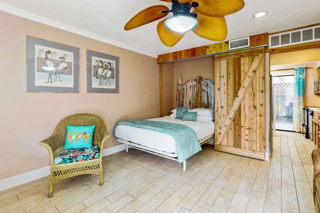 Cozy comfort with internet and shared Pool