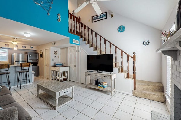 Dog-friendly condo with WiFi - minutes from beach