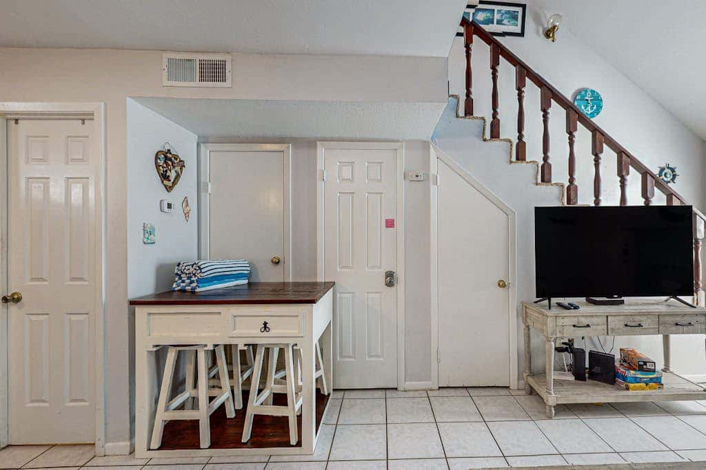 Leeward Cove B4 - Pool & Bay Views, Dogs Welcome