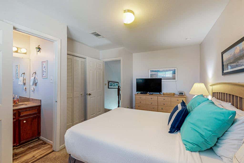 Leeward Cove B4 - Pool & Bay Views, Dogs Welcome