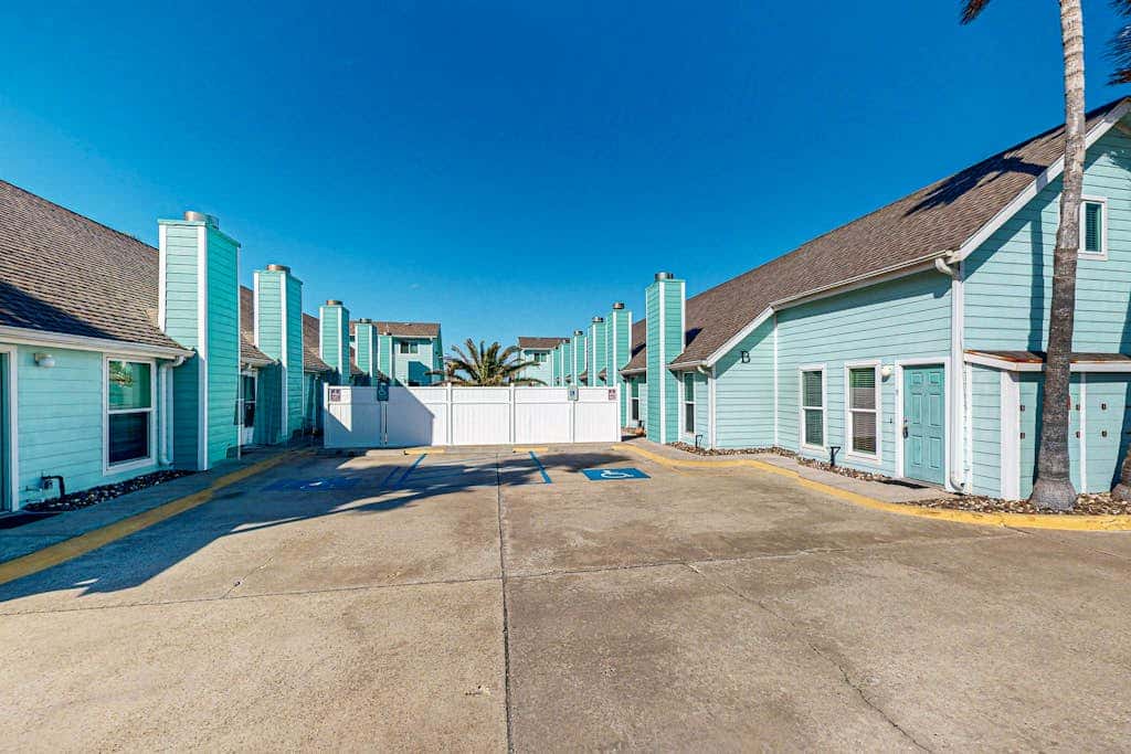 Leeward Cove B4 - Pool & Bay Views, Dogs Welcome