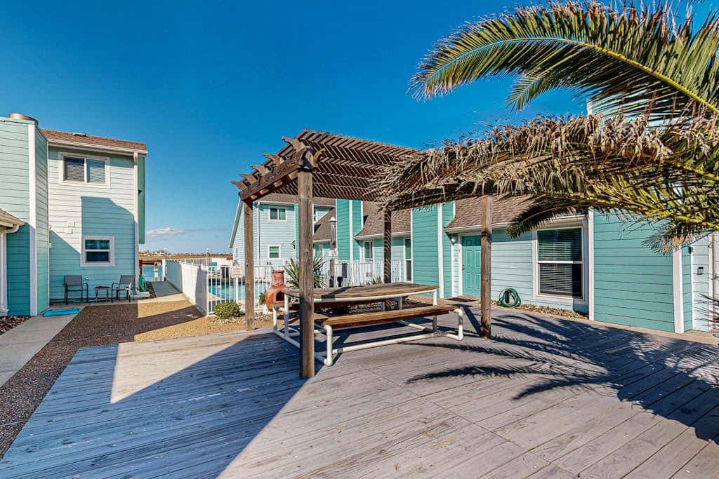 Leeward Cove B4 - Pool & Bay Views, Dogs Welcome