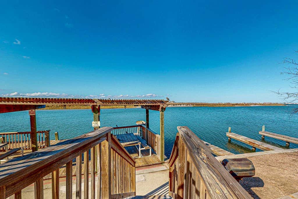 Leeward Cove B4 - Pool & Bay Views, Dogs Welcome
