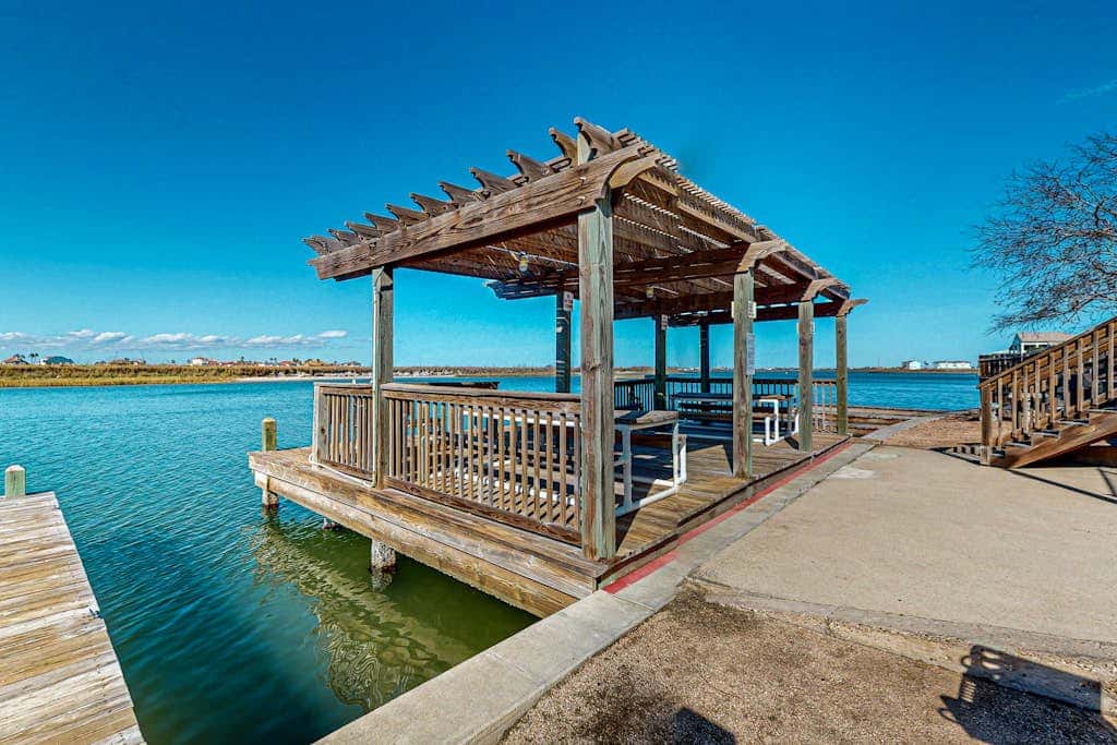 Leeward Cove B4 - Pool & Bay Views, Dogs Welcome