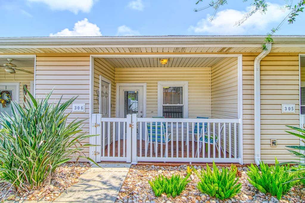 Palm Bay 306 - Pool & Patio, Short Walk to Beach