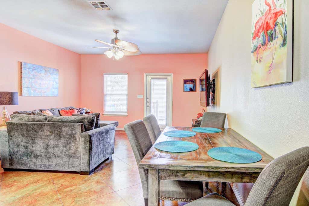 Palm Bay 306 - Pool & Patio, Short Walk to Beach