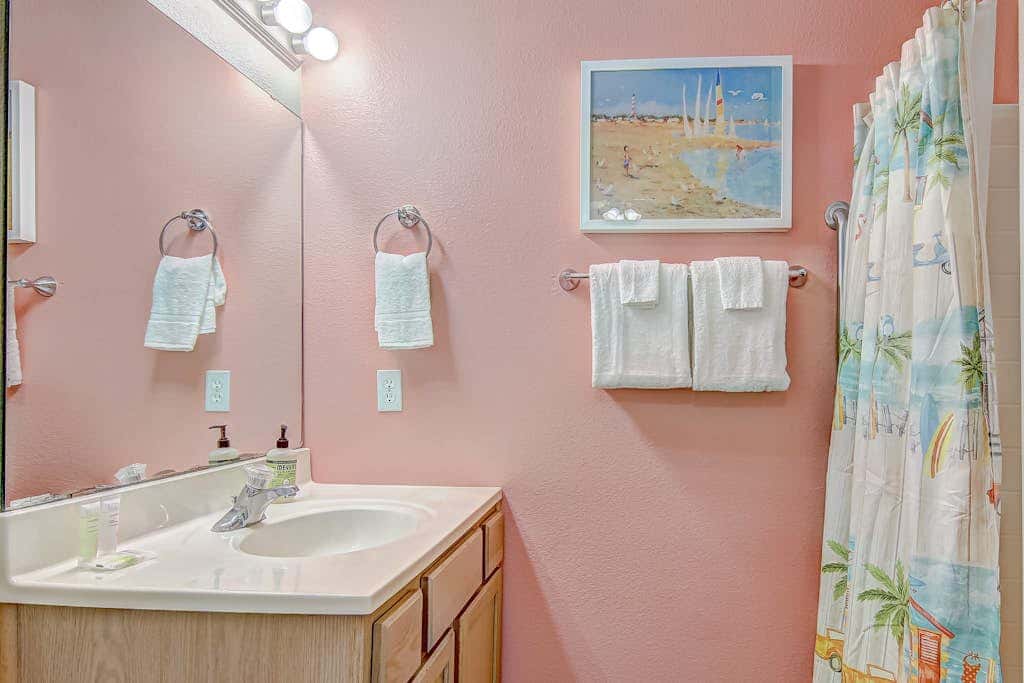 Palm Bay 306 - Pool & Patio, Short Walk to Beach