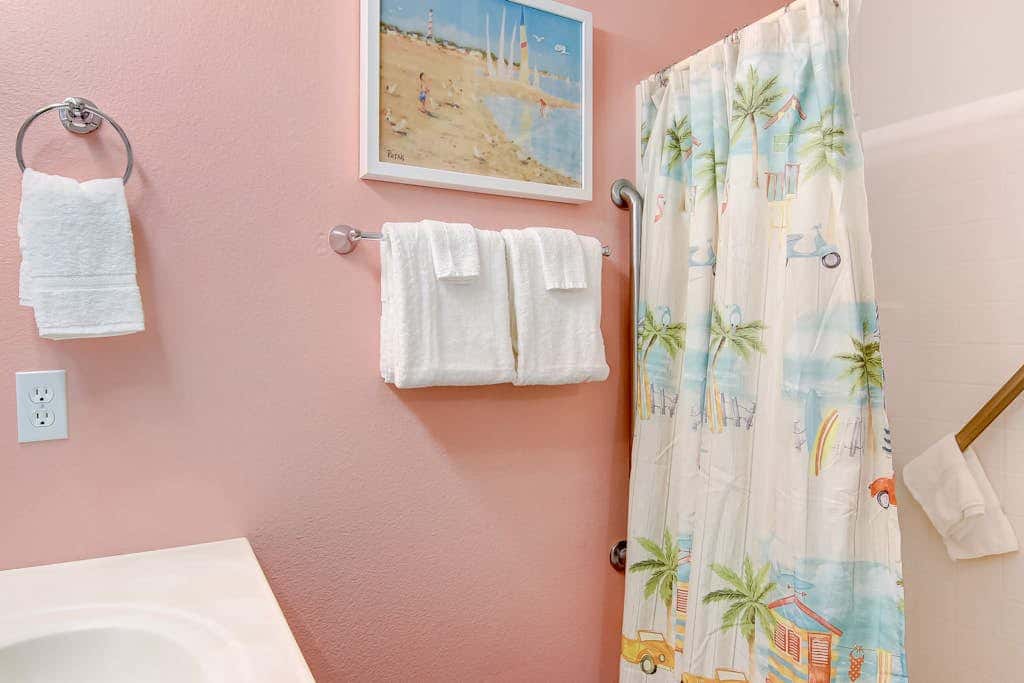 Palm Bay 306 - Pool & Patio, Short Walk to Beach