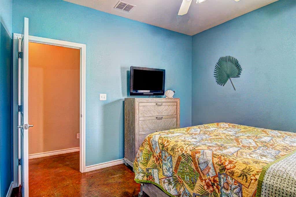 Palm Bay 306 - Pool & Patio, Short Walk to Beach