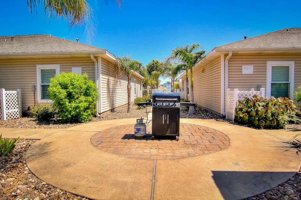 Palm Bay 306 - Pool & Patio, Short Walk to Beach