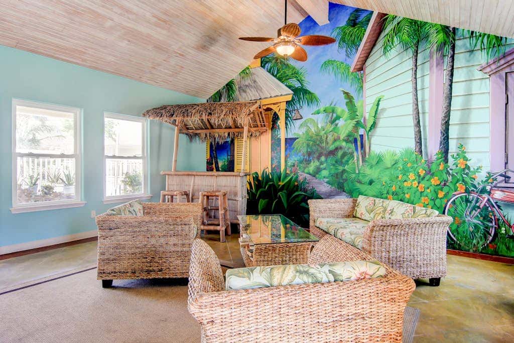 Palm Bay 306 - Pool & Patio, Short Walk to Beach