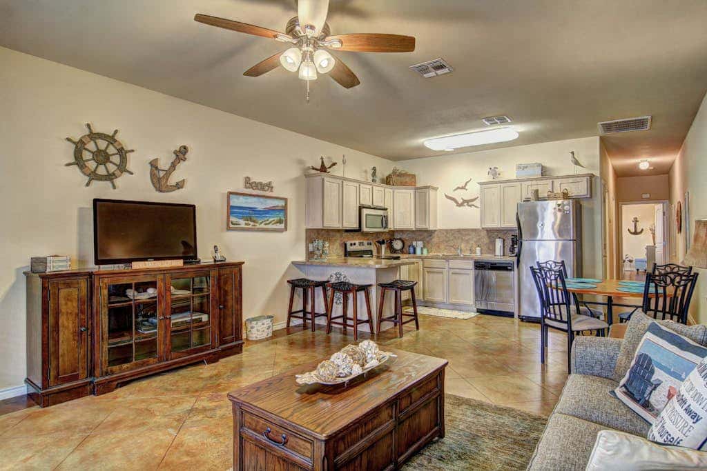 Palm Bay 307 - Heated Pool, Walk to the Beach