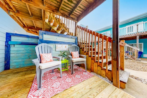 Cheerful Condo w/ Shared Pool, WiFi, and Central AC - One Block From the Beach