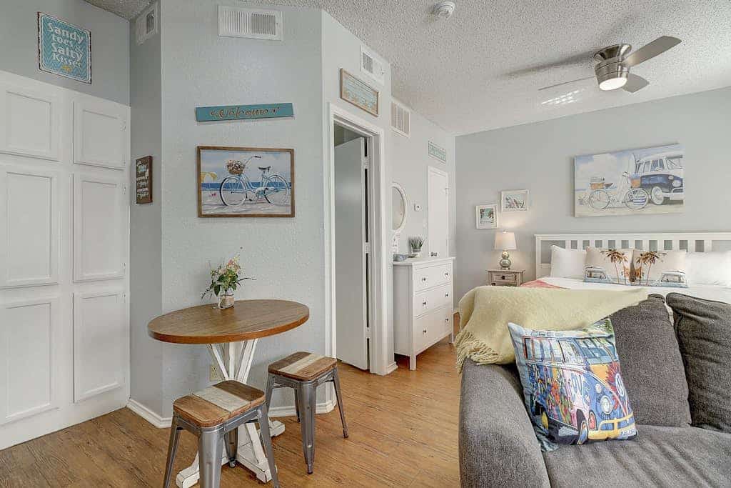 Adorable, dog-friendly studio with private patio, AC, shared pool, & sauna
