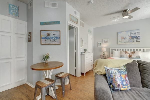 Adorable, dog-friendly studio with private patio, AC, shared pool, & sauna