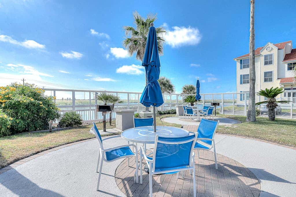 Beach Club - Seas the Day
