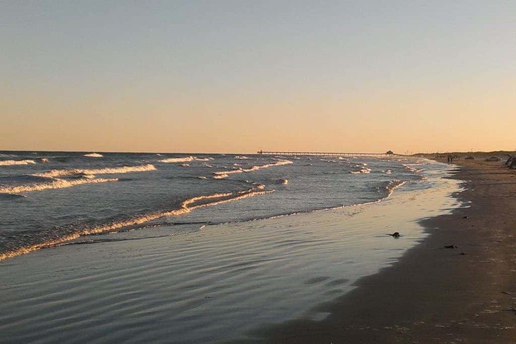 Beach Club - Seas the Day