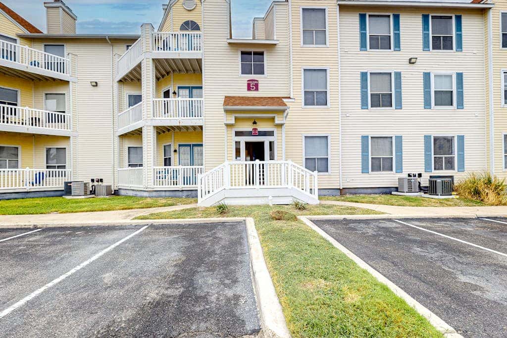 Beach Club 363 - Heated Pool & Hot Tub, Dogs OK