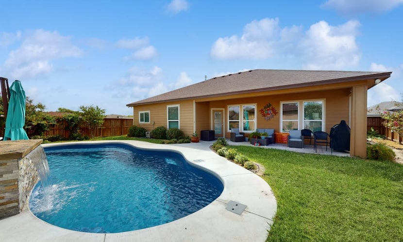 3-bedroom modern home with private pool and dog friendly