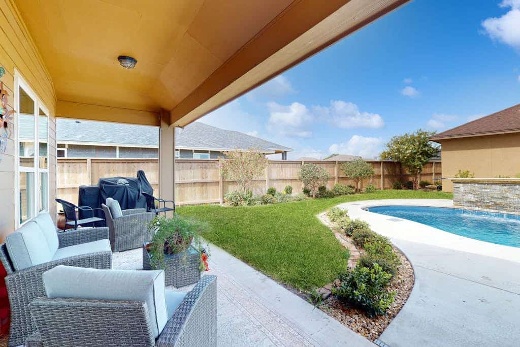 3-bedroom modern home with private pool and dog friendly
