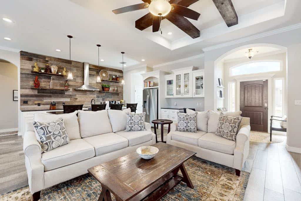 3-bedroom modern home with private pool and dog friendly