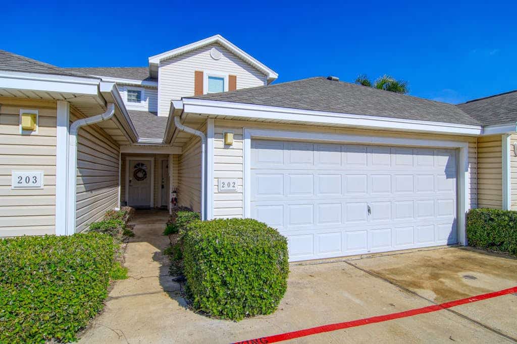 Palm Bay 202 - Heated Pool, BBQ & Beach Access