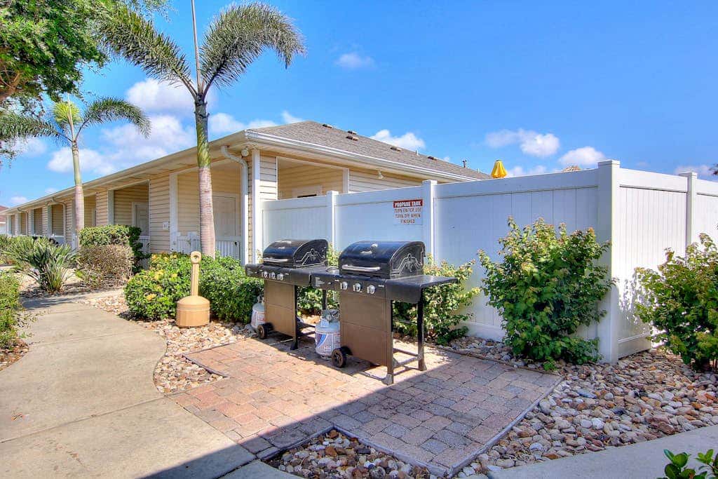 Palm Bay 202 - Heated Pool, BBQ & Beach Access