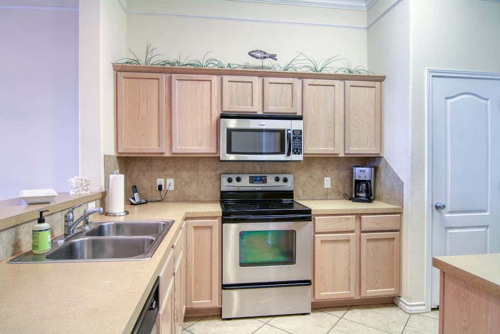 Palm Bay 202 - Heated Pool, BBQ & Beach Access