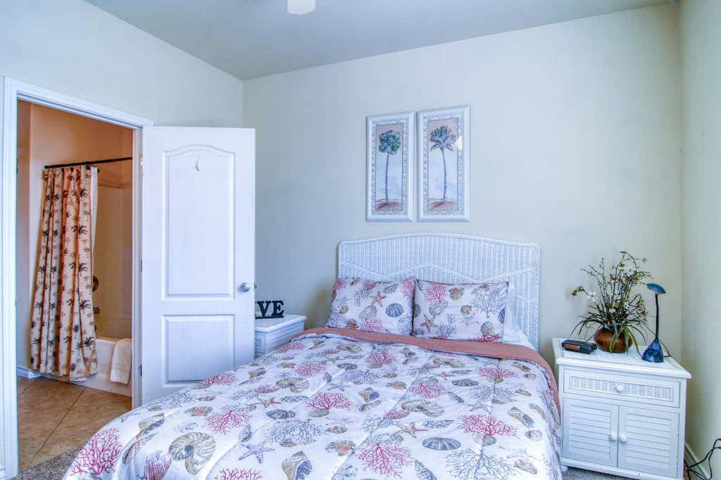 Palm Bay 202 - Heated Pool, BBQ & Beach Access
