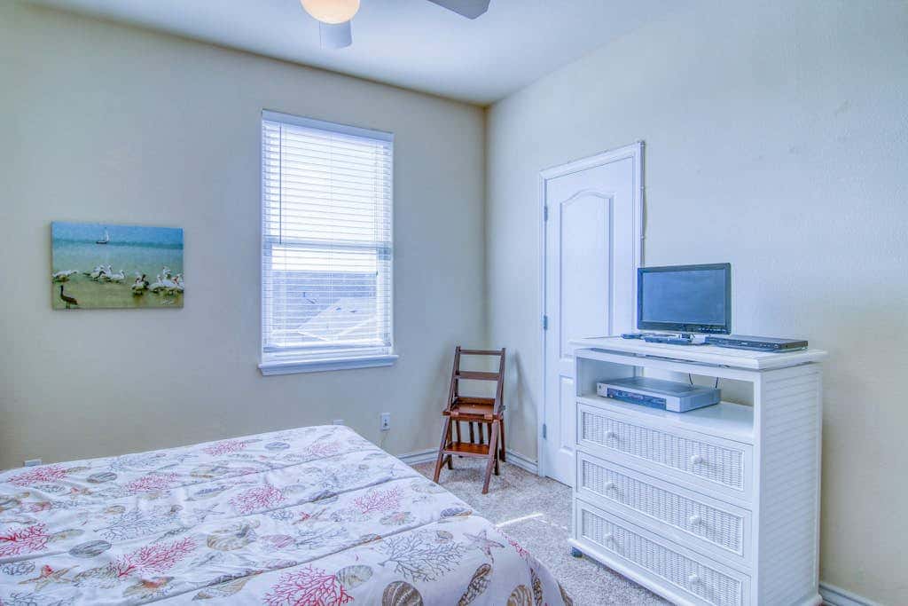 Palm Bay 202 - Heated Pool, BBQ & Beach Access